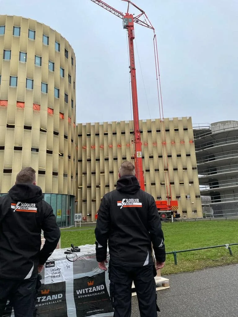 Team van Slooijer Electro op locatie
